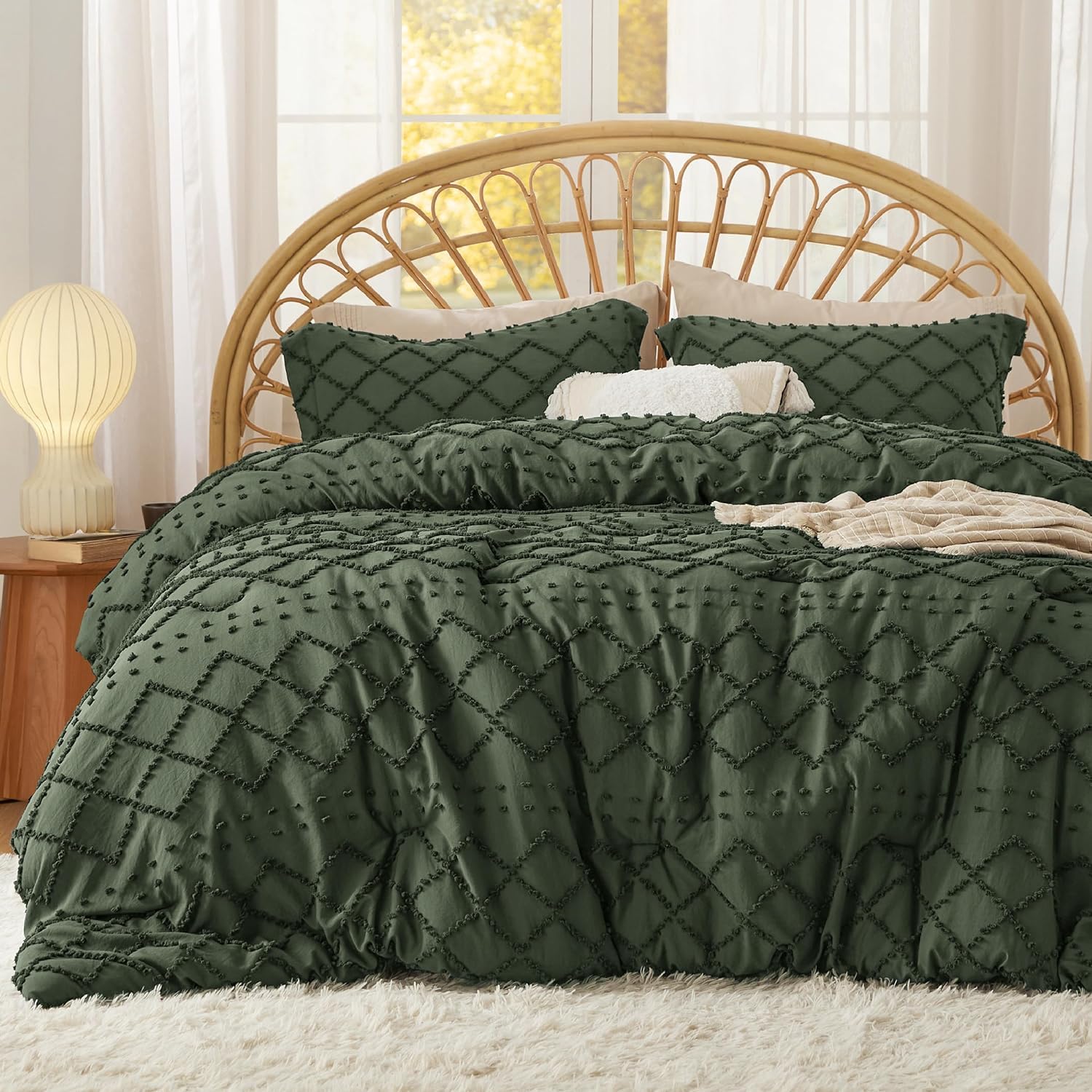 Bedsure Queen Comforter Set - White Comforter, Boho Tufted Shabby Chic Bedding Comforter Set, 3 Pieces Vintage Farmhouse Bed Set for All Seasons, Fluffy Soft Bedding Set with 2 Pillow Shams